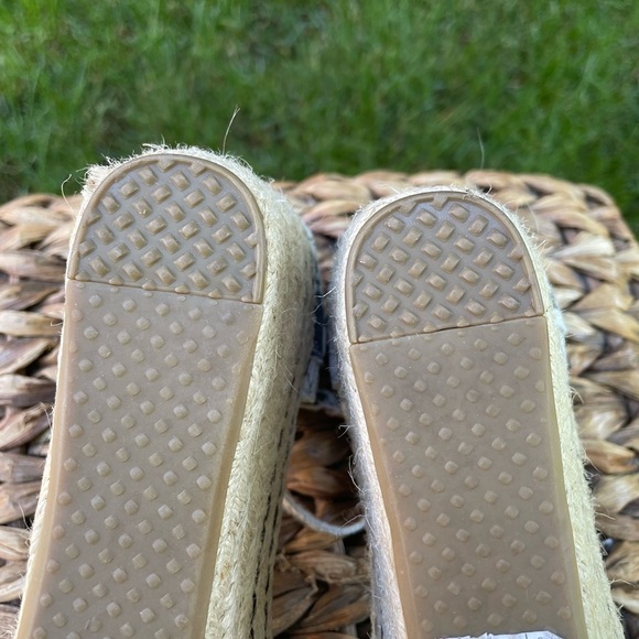 New Toms Black & White Graphic Upper, Peep Toe  Espadrille Wedge Platform Sandal - Picture 7 of 9